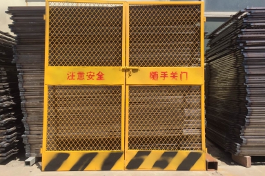 施工電梯安全門(mén)